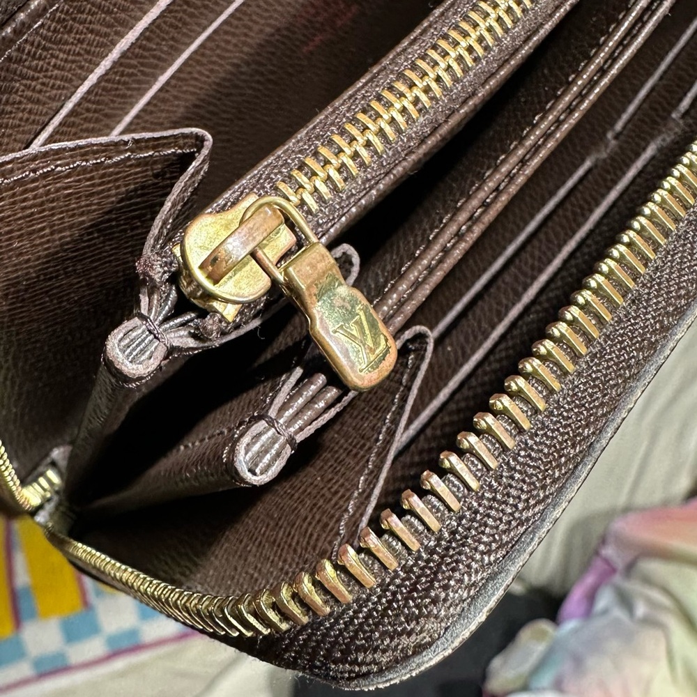 LOUIS VUITTON Damier Long Zippy Wallet - Picture 8 of 8
